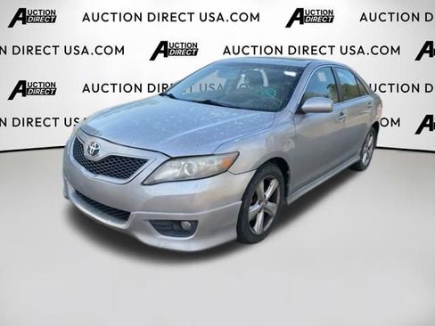 Used 2011 Toyota Camry SE w/ SE Extra-Value Pkg #1 FWD image 1