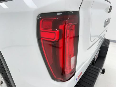 Used 2022 GMC Sierra 1500 SLT RWD image 38