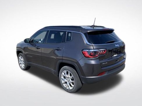 Used 2023 Jeep Compass Latitude AWD/4WD image 9