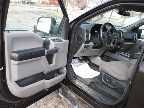 Used 2018 Ford F150 XLT w/ Equipment Group 302A Luxury AWD/4WD image 12