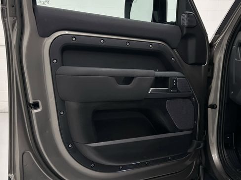 Used 2023 Land Rover Defender 110 X-Dynamic SE image 23