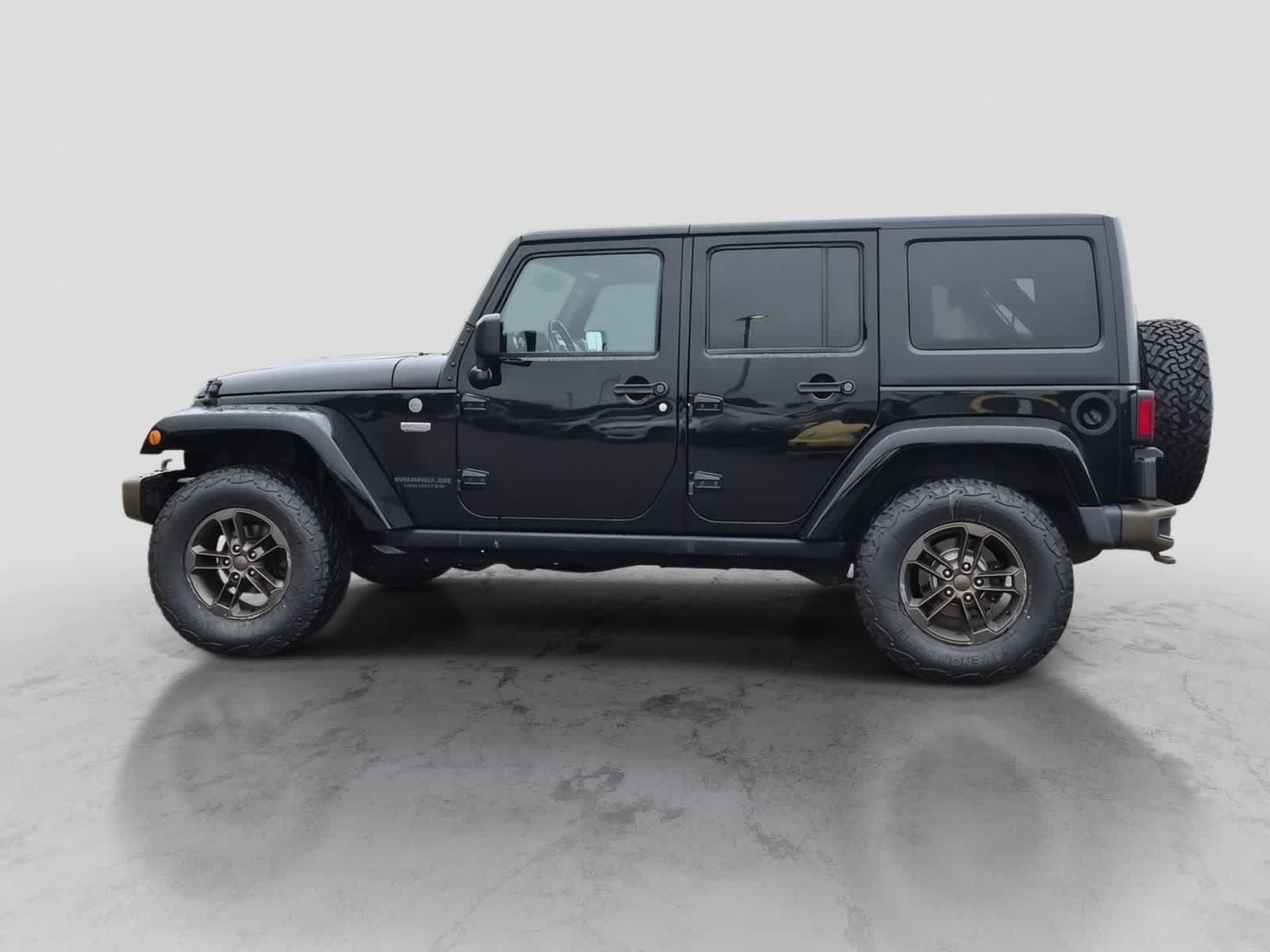 Used 2017 Jeep Wrangler Unlimited Sahara AWD/4WD image 5