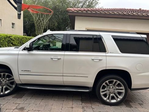 Used 2018 GMC Yukon SLT w/ Premium Edition image 3