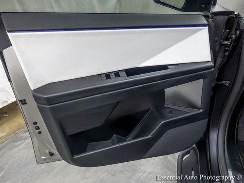 Used 2024 Tesla Cybertruck AWD Crew Cab image 38
