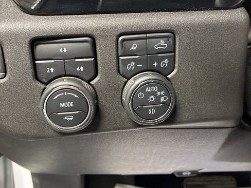 Used 2024 Chevrolet Silverado 2500 LT w/ Convenience Package image 15