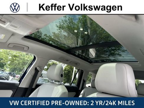 Used 2021 Volkswagen Tiguan SEL AWD/4WD image 18