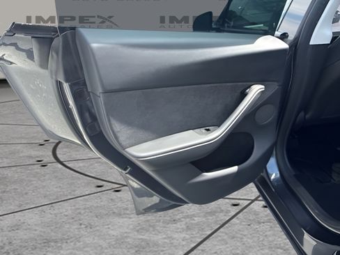 Used 2024 Tesla Model Y Long Range AWD/4WD image 29