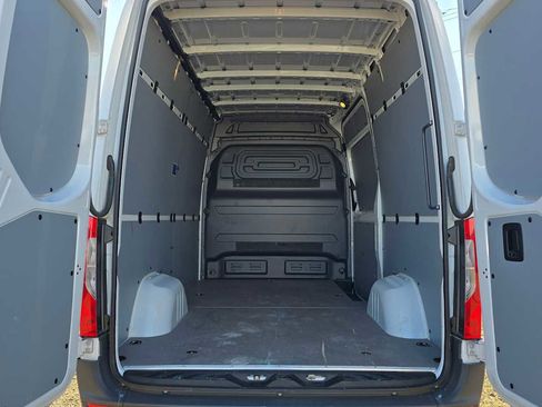 Used 2025 Mercedes-Benz Sprinter 2500 image 19