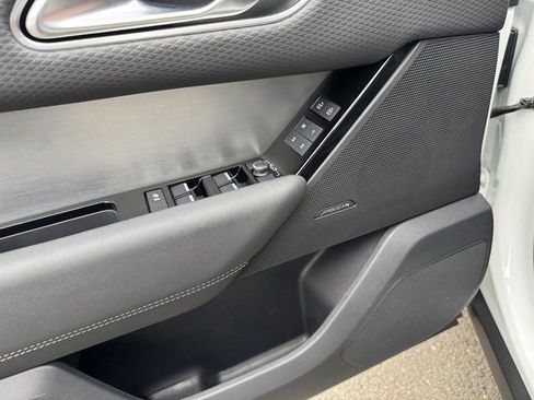 Used 2023 Land Rover Range Rover Velar R-Dynamic S image 13