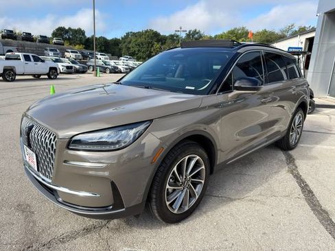 Used 2025 Lincoln Corsair FWD w/ Equipment Group 101A image 3