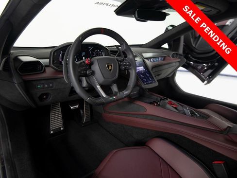 Used 2025 Lamborghini Revuelto image 11