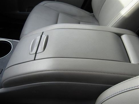 Used 2016 Toyota Highlander XLE image 24