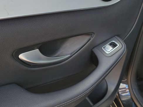 Certified 2022 Mercedes-Benz GLC 300 image 8