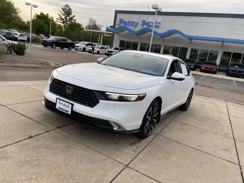 Used 2023 Honda Accord Touring image 4