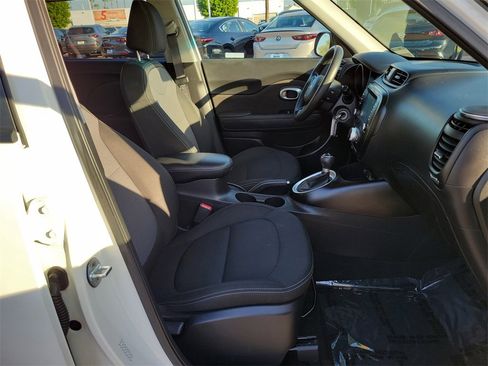 Used 2019 Kia Soul + image 15