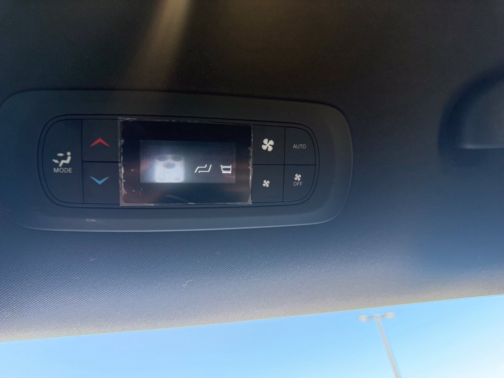 Used 2025 Chrysler Pacifica Select FWD image 29