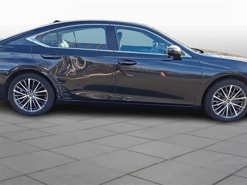Used 2023 Lexus ES 300h w/ Premium Package image 9