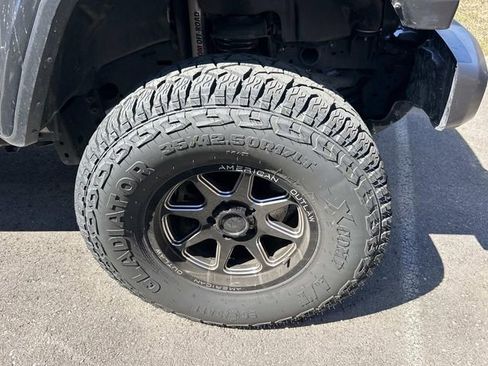 Used 2023 Jeep Gladiator Sport image 9