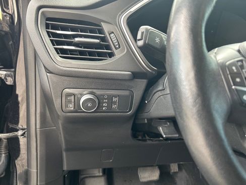 Used 2020 Ford Escape Titanium image 9