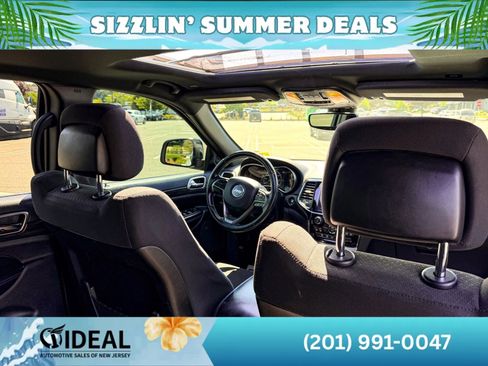 Used 2019 Jeep Grand Cherokee Laredo AWD/4WD image 21