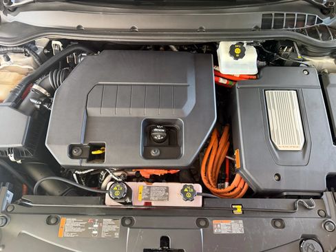 Used 2015 Chevrolet Volt FWD image 14