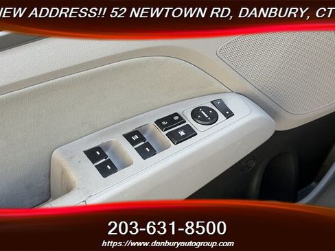 Used 2017 Hyundai Elantra SE FWD image 11