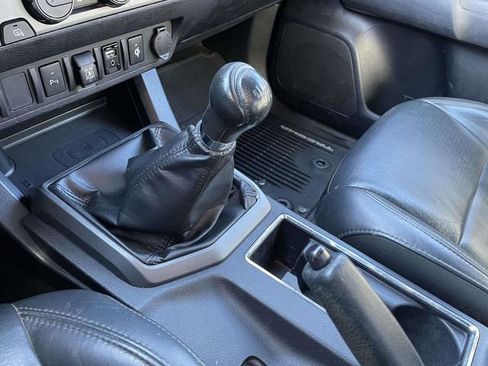 Used 2019 Toyota Tacoma TRD Sport w/ TRD Premium Sport Package image 33