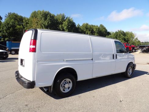 Used 2019 Chevrolet Express 3500 Extended w/ Driver Convenience Package RWD image 8
