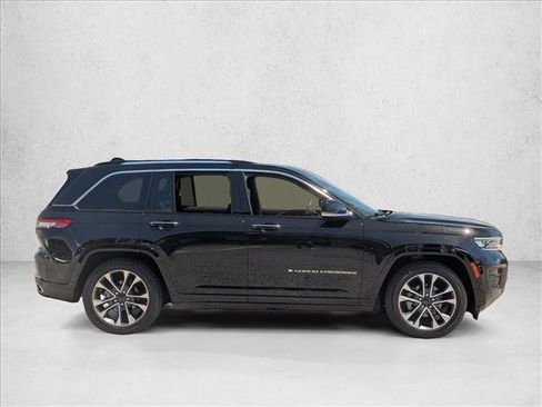 Used 2023 Jeep Grand Cherokee Overland AWD/4WD image 4
