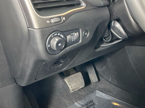 Used 2022 Jeep Cherokee Latitude Lux w/ Mopar Interior Package AWD/4WD image 10