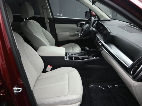Certified 2025 Kia Sorento EX image 40