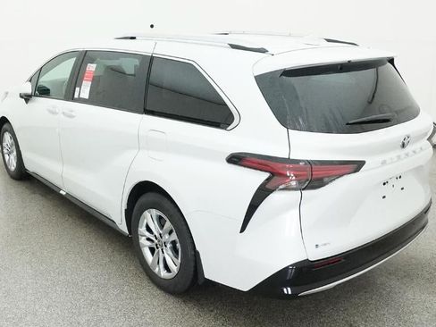 New 2026 Toyota Sienna Limited FWD image 5