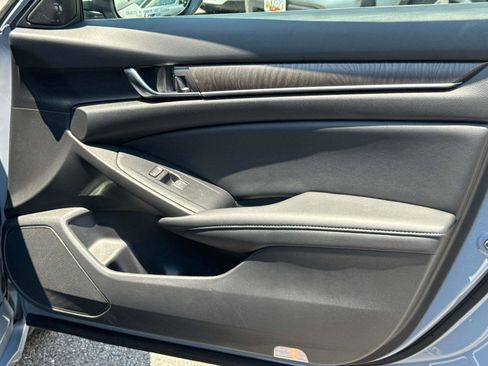 Used 2022 Honda Accord Touring image 9