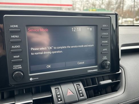 Used 2022 Toyota RAV4 XLE Premium image 18