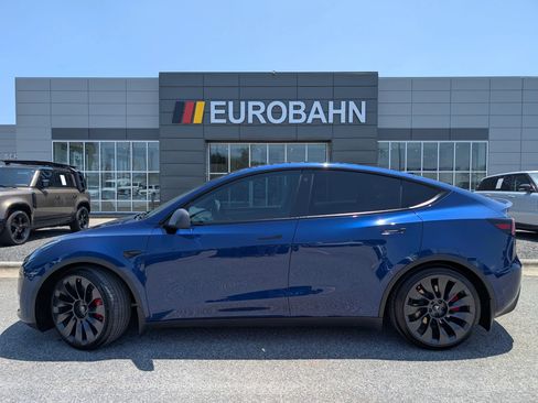 Used 2023 Tesla Model Y Performance AWD/4WD image 2