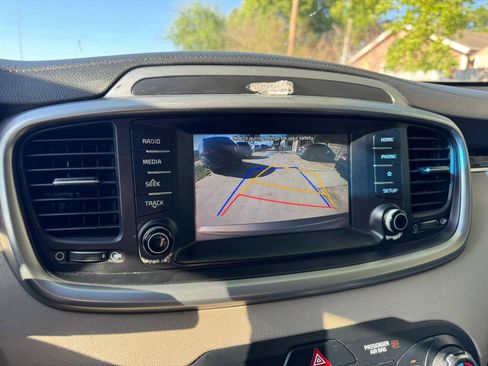 Used 2019 Kia Sorento FWD image 37