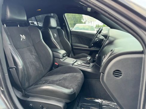 Used 2019 Dodge Charger Scat Pack w/ Dynamics Package RWD image 16