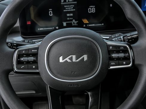 Used 2025 Kia Sorento LX image 19