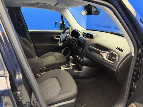 Used 2016 Jeep Renegade Latitude FWD image 23