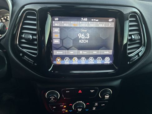 Used 2020 Jeep Compass Limited FWD image 10