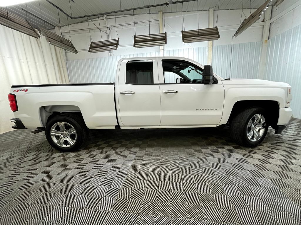 Used 2017 Chevrolet Silverado 1500 Custom w/ Custom Convenience Package AWD/4WD image 16