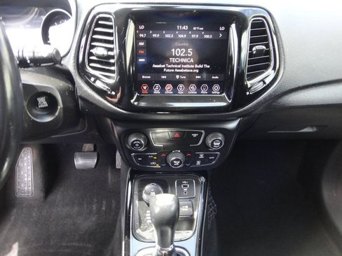 Used 2020 Jeep Compass Limited AWD/4WD image 8