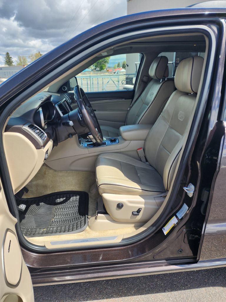 Used 2016 Jeep Grand Cherokee Overland w/ Advanced Technology Group AWD/4WD image 15