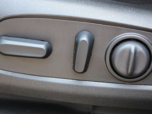 Used 2022 Chevrolet Bolt LT w/ Infotainment Package FWD image 18