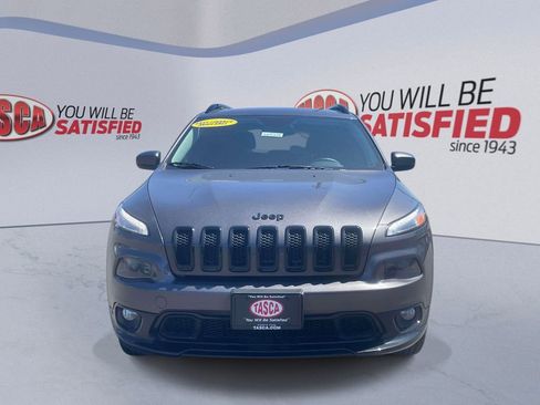 Used 2018 Jeep Cherokee Latitude AWD/4WD image 2