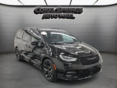 Used 2025 Chrysler Pacifica Limited