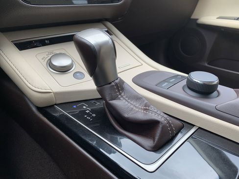 Used 2016 Lexus ES 350 w/ Premium Package w/Wood Trim FWD image 26