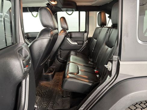 Used 2016 Jeep Wrangler Unlimited Rubicon image 14