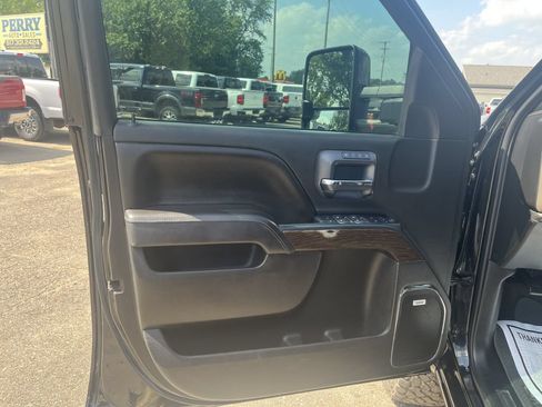 Used 2017 GMC Sierra 3500 Denali w/ Duramax Plus Package AWD/4WD image 17