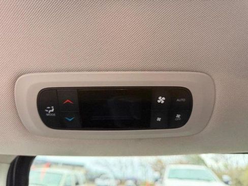 Used 2024 Chrysler Pacifica Select image 13